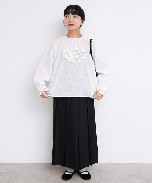 l'atelier du savon（アトリエドサボン）の「handcraft　かぎ針お花のついたTブラウス（シャツ/ブラウス・レディース・ホワイト・FREE）」の18枚目の写真