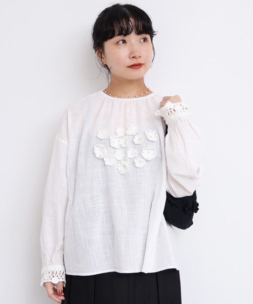 l'atelier du savon（アトリエドサボン）の「handcraft　かぎ針お花のついたTブラウス（シャツ/ブラウス・レディース・ホワイト・FREE）」の14枚目の写真