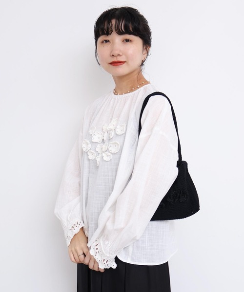 l'atelier du savon（アトリエドサボン）の「handcraft　かぎ針お花のついたTブラウス（シャツ/ブラウス・レディース・ホワイト・FREE）」の15枚目の写真
