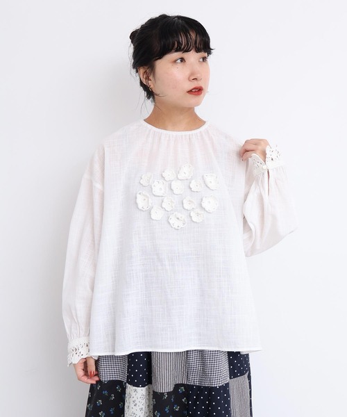 l'atelier du savon（アトリエドサボン）の「handcraft　かぎ針お花のついたTブラウス（シャツ/ブラウス・レディース・ホワイト・FREE）」の20枚目の写真