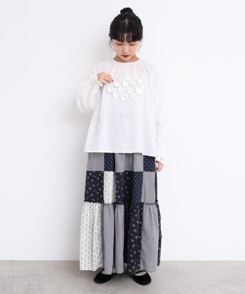 l'atelier du savon（アトリエドサボン）の「handcraft　かぎ針お花のついたTブラウス（シャツ/ブラウス・レディース・ホワイト・FREE）」の11枚目の写真