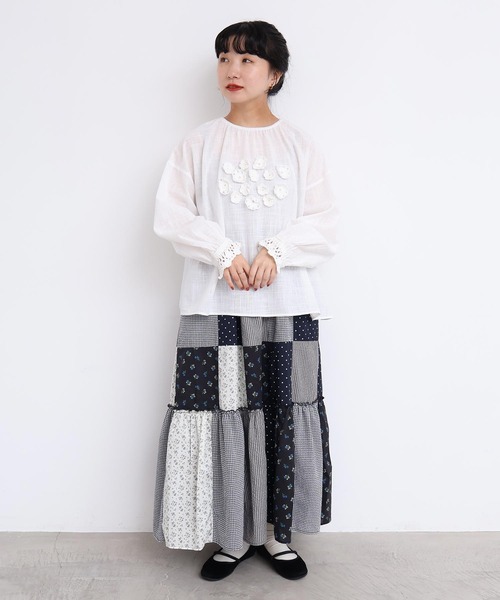 l'atelier du savon（アトリエドサボン）の「handcraft　かぎ針お花のついたTブラウス（シャツ/ブラウス・レディース・ホワイト・FREE）」の12枚目の写真