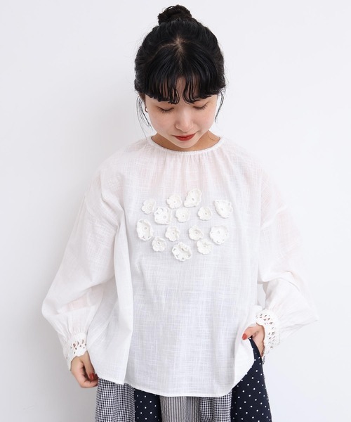 l'atelier du savon（アトリエドサボン）の「handcraft　かぎ針お花のついたTブラウス（シャツ/ブラウス・レディース・ホワイト・FREE）」の21枚目の写真