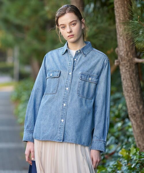 DRESSTERIOR（ドレステリア）の「【ウォッシャブル/羽織りにも】ライトオンスデニムシャツ（シャツ/ブラウス・レディース・ブルー・34/36/38）」の5枚目の写真
