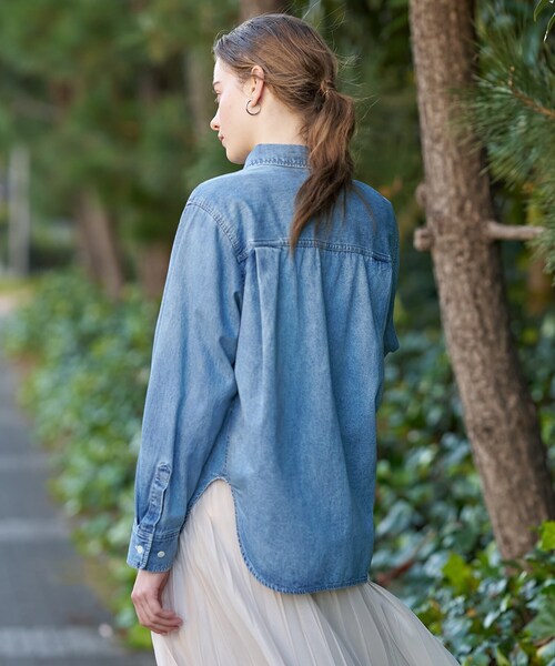 DRESSTERIOR（ドレステリア）の「【ウォッシャブル/羽織りにも】ライトオンスデニムシャツ（シャツ/ブラウス・レディース・ブルー・34/36/38）」の6枚目の写真
