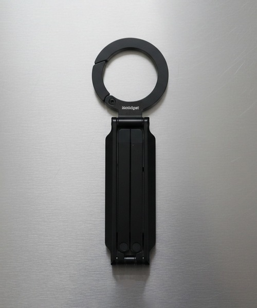 MaGdget(マジェット)の「〈MaGdget/マジェット〉Carabiner Stand/カラビナスタンド(スマホグッズ・メンズ・ブラック・ONE SIZE)」の1枚目の写真