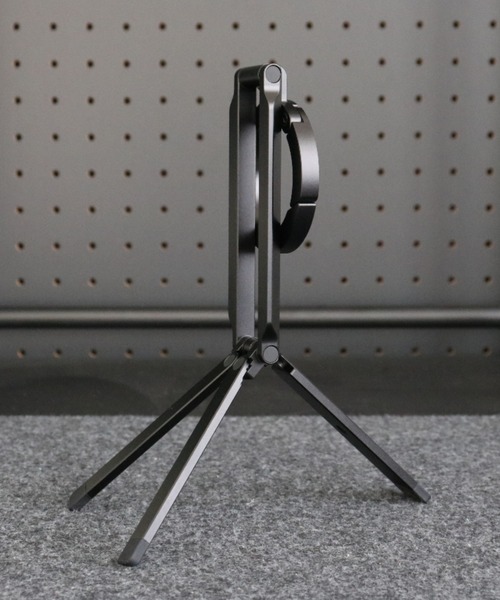 MaGdget(マジェット)の「〈MaGdget/マジェット〉Carabiner Stand/カラビナスタンド(スマホグッズ・メンズ・ブラック・ONE SIZE)」の5枚目の写真
