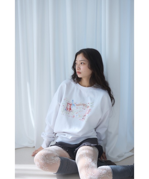Smyeon(スミョン)の「Graphic crewneck sweat tops/グラフィックプリントクルーネックスウェット(スウェット・レディース・ホワイト/グレー・FREE)」の6枚目の写真