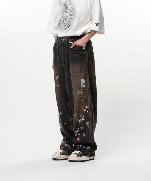 Maison MIHARA YASUHIRO（メゾンミハラヤスヒロ）の「Kids Sticker Printed Baker Denim Pants（デニムパンツ・メンズ・ブラック/インディゴブルー・46/44）」の4枚目の写真