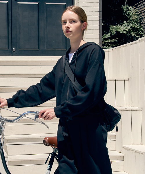 BASIC HOUSE(ベーシックハウス)の「女性特別綿クロップフードジップアップブラック(パーカー・レディース・ブラック・FREE)」の5枚目の写真