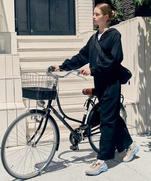 BASIC HOUSE(ベーシックハウス)の「女性特別綿クロップフードジップアップブラック(パーカー・レディース・ブラック・FREE)」の6枚目の写真