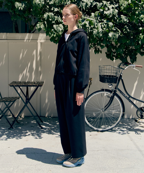 BASIC HOUSE(ベーシックハウス)の「女性特別綿クロップフードジップアップブラック(パーカー・レディース・ブラック・FREE)」の12枚目の写真