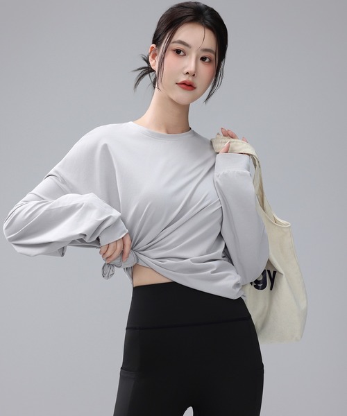 HYSSHOP（エイチワイエスショップ）の「【吸汗素材/伸縮性あり】肌さわりの良い綿混生地。長袖 ドロップショルダー チュニック風 オーバーサイズ アシメ ヨガ トップス レディース[トレーニングウェア/ジムウェア/ピラティスウェア]（その他トップス・レディース・ホワイト/ブラック/グレー/ダークグレー/ミント/ピンク・FREE）」の7枚目の写真