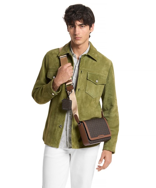 MICHAEL KORS(マイケルコース)の「HUDSON フラップ クロスボディ ウィズ ポーチ ミニ - MKシグネチャー(ショルダーバッグ・メンズ・ブラウン系その他・FREE)」の2枚目の写真