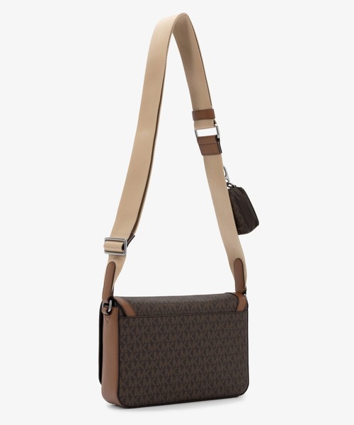 MICHAEL KORS(マイケルコース)の「HUDSON フラップ クロスボディ ウィズ ポーチ ミニ - MKシグネチャー(ショルダーバッグ・メンズ・ブラウン系その他・FREE)」の5枚目の写真