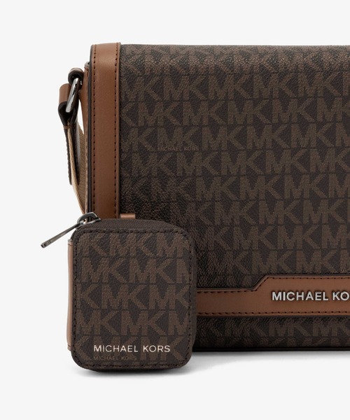 MICHAEL KORS(マイケルコース)の「HUDSON フラップ クロスボディ ウィズ ポーチ ミニ - MKシグネチャー(ショルダーバッグ・メンズ・ブラウン系その他・FREE)」の6枚目の写真