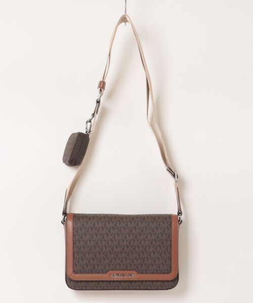 MICHAEL KORS(マイケルコース)の「HUDSON フラップ クロスボディ ウィズ ポーチ ミニ - MKシグネチャー(ショルダーバッグ・メンズ・ブラウン系その他・FREE)」の7枚目の写真