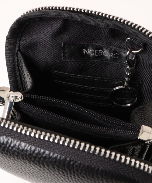 INGEBORG(インゲボルグ)の「レザースマホショルダー(ショルダーバッグ・レディース・ブルー/シルバー/レッド/アイボリー/ブラック・FREE)」の8枚目の写真
