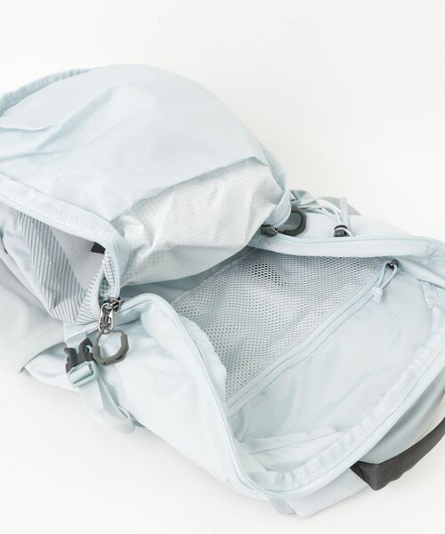 GREGORY(グレゴリー)の「ナノ24 NANO 24 セージホワイト(バックパック/リュック・メンズ・ホワイト系・ONE SIZE)」の3枚目の写真