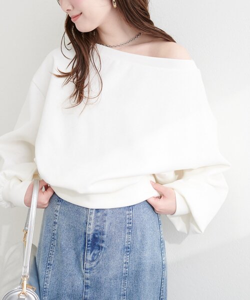 natural couture（ナチュラルクチュール）の「オフショルスウェットプルオーバー（スウェット・レディース・グレー/ピンク/イエロー/オフホワイト/ブラック・FREE）」の2枚目の写真