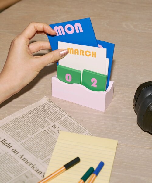 SAHIR（サヒール）の「【SAHIR サヒール】perpetual calendar（インテリア雑貨・レディース・ピンク・0）」の2枚目の写真