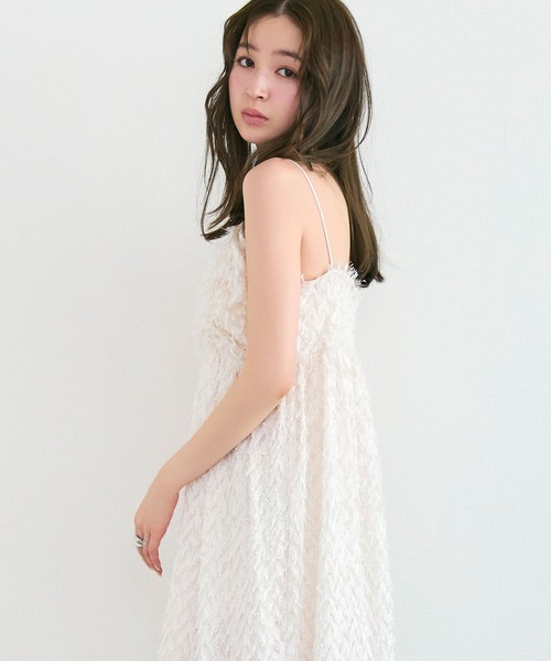 Tiny EDEN(タイニーエデン)の「シャギーフリンジキャミロングワンピース(ワンピース・レディース・ホワイト/ブラック・FREE)」の12枚目の写真