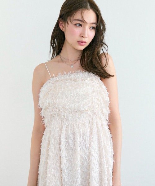 Tiny EDEN(タイニーエデン)の「シャギーフリンジキャミロングワンピース(ワンピース・レディース・ホワイト/ブラック・FREE)」の14枚目の写真