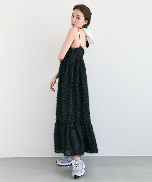 Tiny EDEN(タイニーエデン)の「シャギーフリンジキャミロングワンピース(ワンピース・レディース・ホワイト/ブラック・FREE)」の16枚目の写真