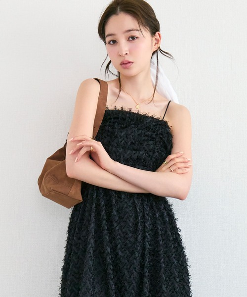 Tiny EDEN(タイニーエデン)の「シャギーフリンジキャミロングワンピース(ワンピース・レディース・ホワイト/ブラック・FREE)」の18枚目の写真
