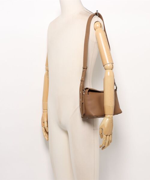NiiNa(ニーナ)の「【 NiiNa / ニーナ 】高品質レザースクエアシルエットショルダーバッグ(長さ調整可能)(ショルダーバッグ・レディース・ホワイト/ブラウン/ダークブラウン/ブラック・FREE)」の5枚目の写真