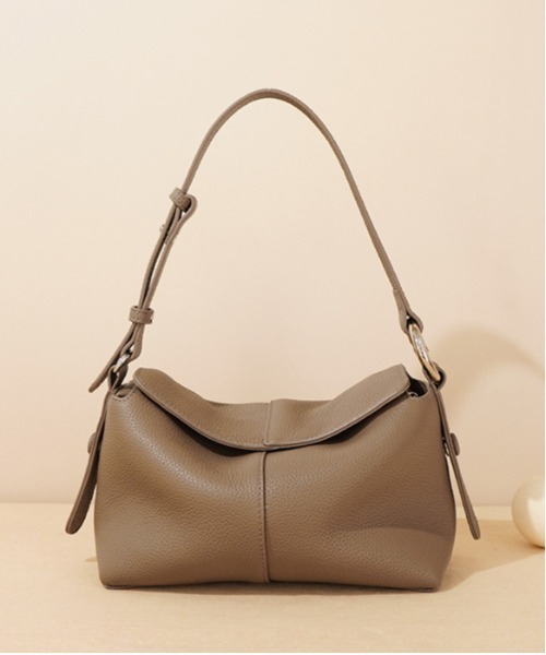 NiiNa(ニーナ)の「【 NiiNa / ニーナ 】高品質レザースクエアシルエットショルダーバッグ(長さ調整可能)(ショルダーバッグ・レディース・ホワイト/ブラウン/ダークブラウン/ブラック・FREE)」の18枚目の写真