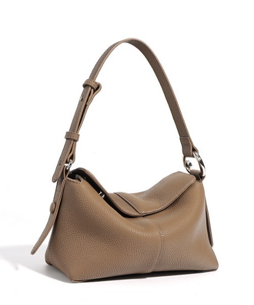 NiiNa(ニーナ)の「【 NiiNa / ニーナ 】高品質レザースクエアシルエットショルダーバッグ(長さ調整可能)(ショルダーバッグ・レディース・ホワイト/ブラウン/ダークブラウン/ブラック・FREE)」の13枚目の写真