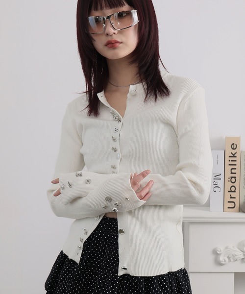 Ulysses(ユリシス)の「メニーボタンデザインリブニットカーディガン(カーディガン/ボレロ・レディース・ホワイト/ブラック・F)」の2枚目の写真