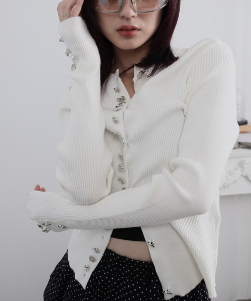 Ulysses(ユリシス)の「メニーボタンデザインリブニットカーディガン(カーディガン/ボレロ・レディース・ホワイト/ブラック・F)」の6枚目の写真