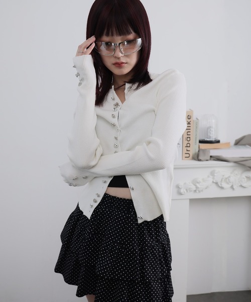 Ulysses(ユリシス)の「メニーボタンデザインリブニットカーディガン(カーディガン/ボレロ・レディース・ホワイト/ブラック・F)」の7枚目の写真