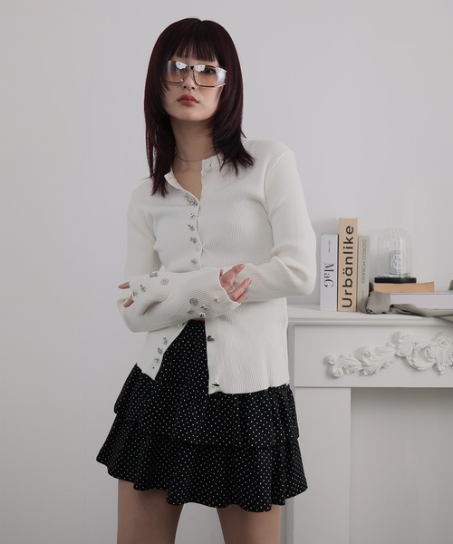 Ulysses(ユリシス)の「メニーボタンデザインリブニットカーディガン(カーディガン/ボレロ・レディース・ホワイト/ブラック・F)」の11枚目の写真