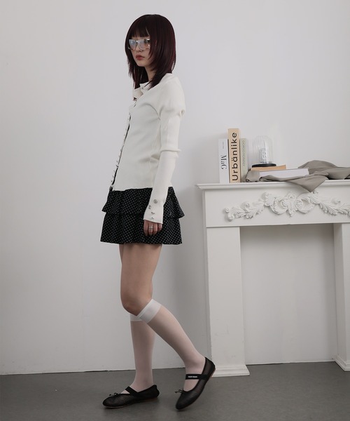 Ulysses(ユリシス)の「メニーボタンデザインリブニットカーディガン(カーディガン/ボレロ・レディース・ホワイト/ブラック・F)」の19枚目の写真