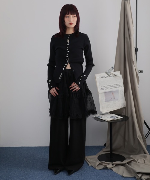 Ulysses(ユリシス)の「メニーボタンデザインリブニットカーディガン(カーディガン/ボレロ・レディース・ホワイト/ブラック・F)」の4枚目の写真