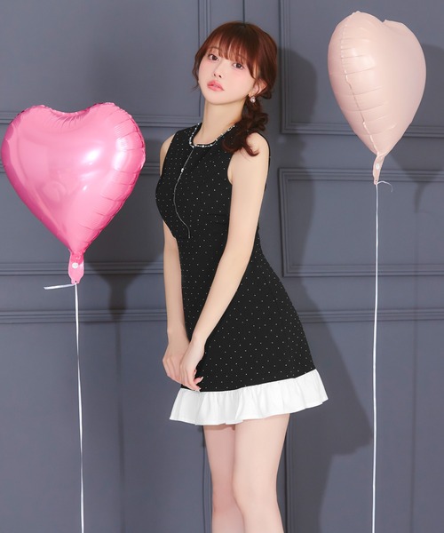 DAZZY(デイジー)の「輝くビジューストーン×フリルAラインSEXY胸元ジップノースリーブミニ丈キャバドレス(ワンピース・レディース・ピンクベージュ/ブラック・L/M/S)」の2枚目の写真