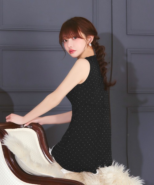 DAZZY(デイジー)の「輝くビジューストーン×フリルAラインSEXY胸元ジップノースリーブミニ丈キャバドレス(ワンピース・レディース・ピンクベージュ/ブラック・L/M/S)」の6枚目の写真