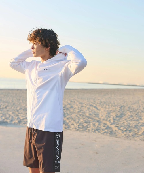 RVCA(ルーカ)の「RVCA メンズ STRAIGHT WAY SFHD 長袖サーフTシャツ 【2026年春夏モデル】/ルーカ吸水速乾UPF50+4WAYストレッチサーフT(ラッシュガード・水着)(Tシャツ/カットソー・メンズ・ダークブルー/ホワイト/グレー/ブラック・X-LARGE/LARGE/SMALL/MEDIUM)」の5枚目の写真