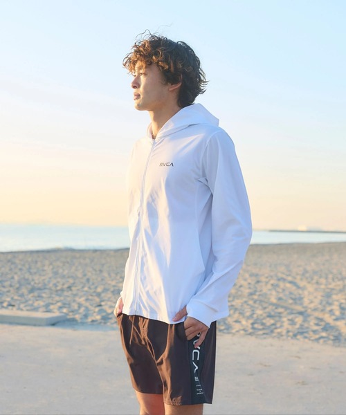 RVCA(ルーカ)の「RVCA メンズ STRAIGHT WAY SFHD 長袖サーフTシャツ 【2026年春夏モデル】/ルーカ吸水速乾UPF50+4WAYストレッチサーフT(ラッシュガード・水着)(Tシャツ/カットソー・メンズ・ダークブルー/ホワイト/グレー/ブラック・X-LARGE/LARGE/SMALL/MEDIUM)」の7枚目の写真