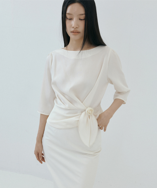 LUCIR ZU（ルシールズ）の「Silky Blouse & Corsage Brooch Set (ivory)（シャツ/ブラウス・レディース・その他・FREE）」の2枚目の写真