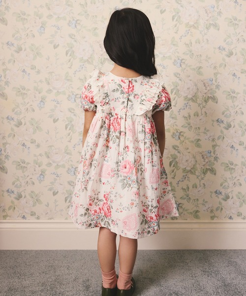 Cath Kidston(キャスキッドソン)の「キッズ フリルワンピース Hackney Rose(ワンピース・キッズ・ピンク・122/110/98)」の7枚目の写真