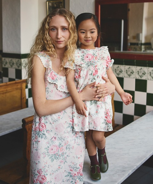 Cath Kidston(キャスキッドソン)の「キッズ フリルワンピース Hackney Rose(ワンピース・キッズ・ピンク・122/110/98)」の8枚目の写真