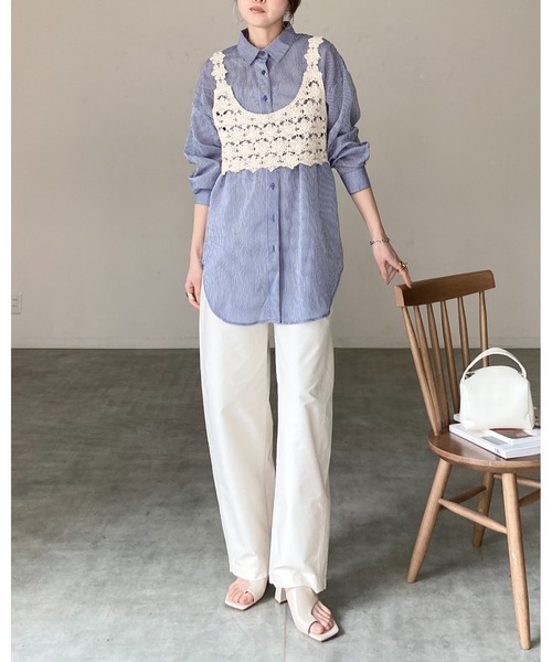 She's Closet(シーズクローゼット)の「ショート丈 深Uネック かぎ編み ビスチェ クロシェベスト(ベスト・レディース・ブラック/アイボリー・FREE)」の4枚目の写真