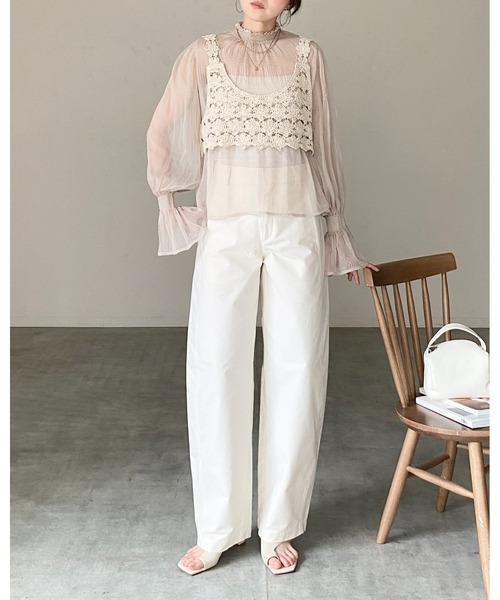 She's Closet(シーズクローゼット)の「ショート丈 深Uネック かぎ編み ビスチェ クロシェベスト(ベスト・レディース・ブラック/アイボリー・FREE)」の5枚目の写真