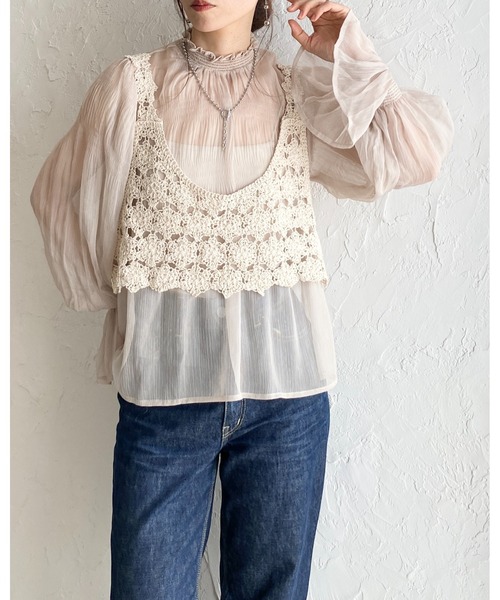 She's Closet(シーズクローゼット)の「ショート丈 深Uネック かぎ編み ビスチェ クロシェベスト(ベスト・レディース・ブラック/アイボリー・FREE)」の9枚目の写真