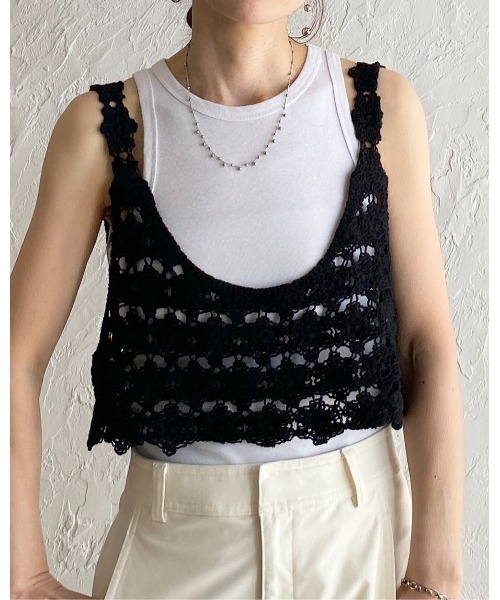 She's Closet(シーズクローゼット)の「ショート丈 深Uネック かぎ編み ビスチェ クロシェベスト(ベスト・レディース・ブラック/アイボリー・FREE)」の16枚目の写真