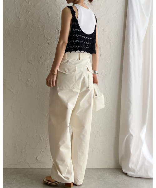 She's Closet(シーズクローゼット)の「ショート丈 深Uネック かぎ編み ビスチェ クロシェベスト(ベスト・レディース・ブラック/アイボリー・FREE)」の19枚目の写真